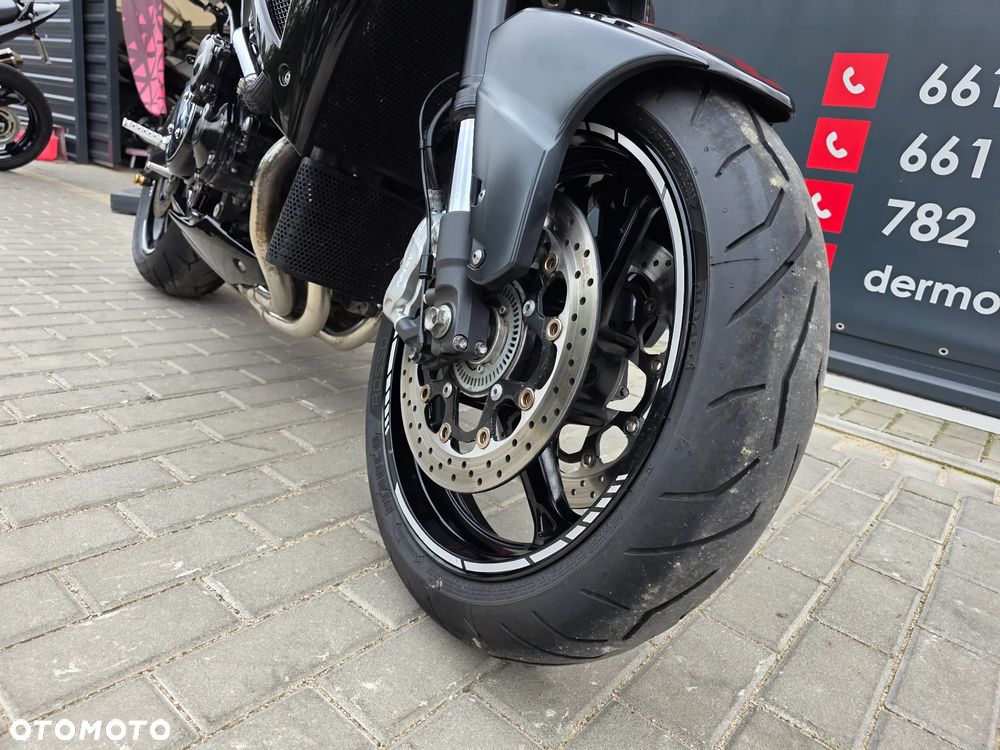Suzuki GSX - 23