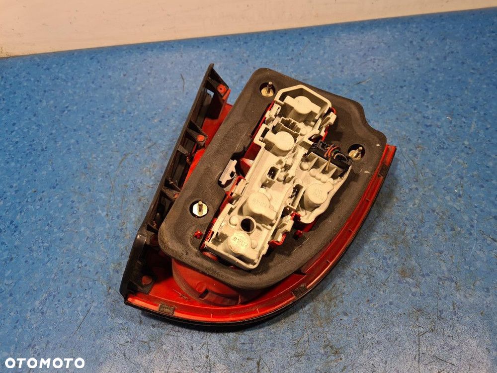VOLKSWAGEN PASSAT B5 FL SEDAN LAMPA TYŁ PRAWA ZEWNĘTRZNA - 7