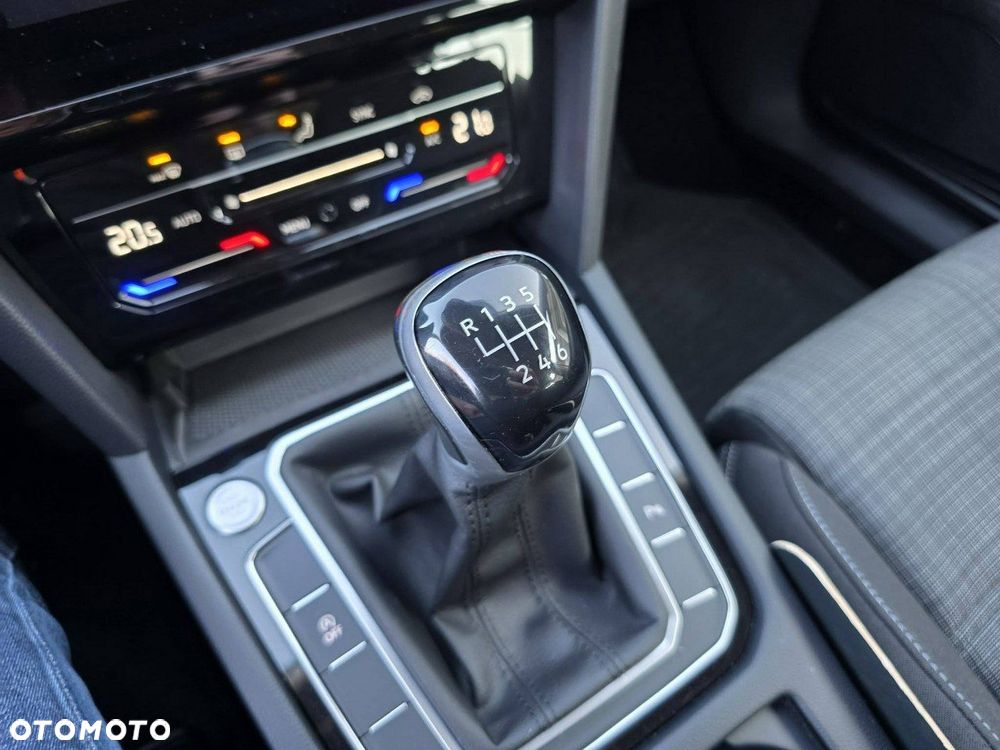 Volkswagen Passat - 27