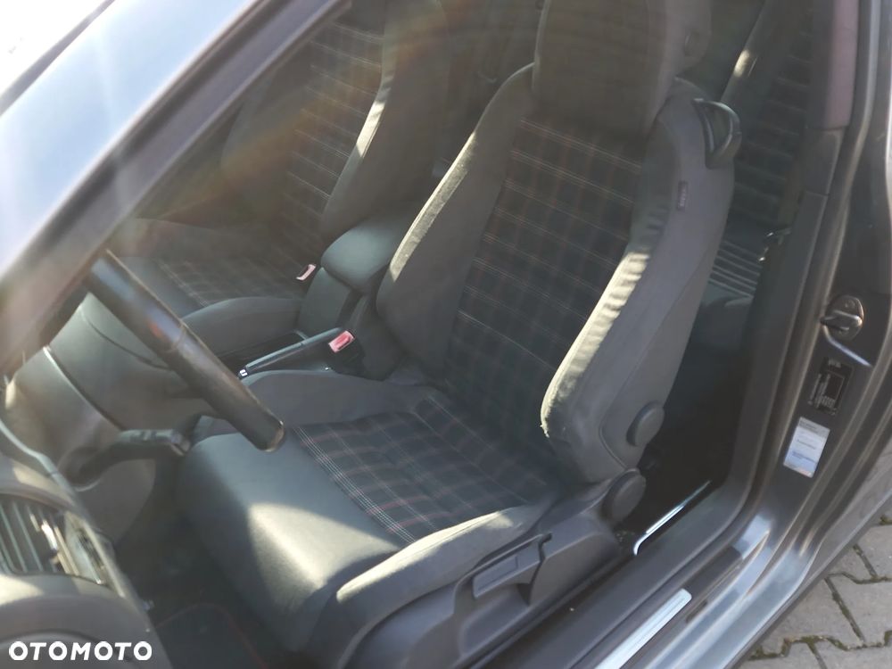 Volkswagen Golf 2.0 GTI - 7