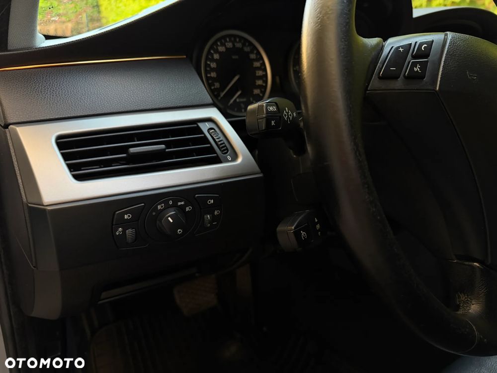 BMW Seria 5 525d - 15