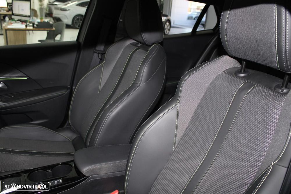 Peugeot e-2008 50 kWh GT - 11
