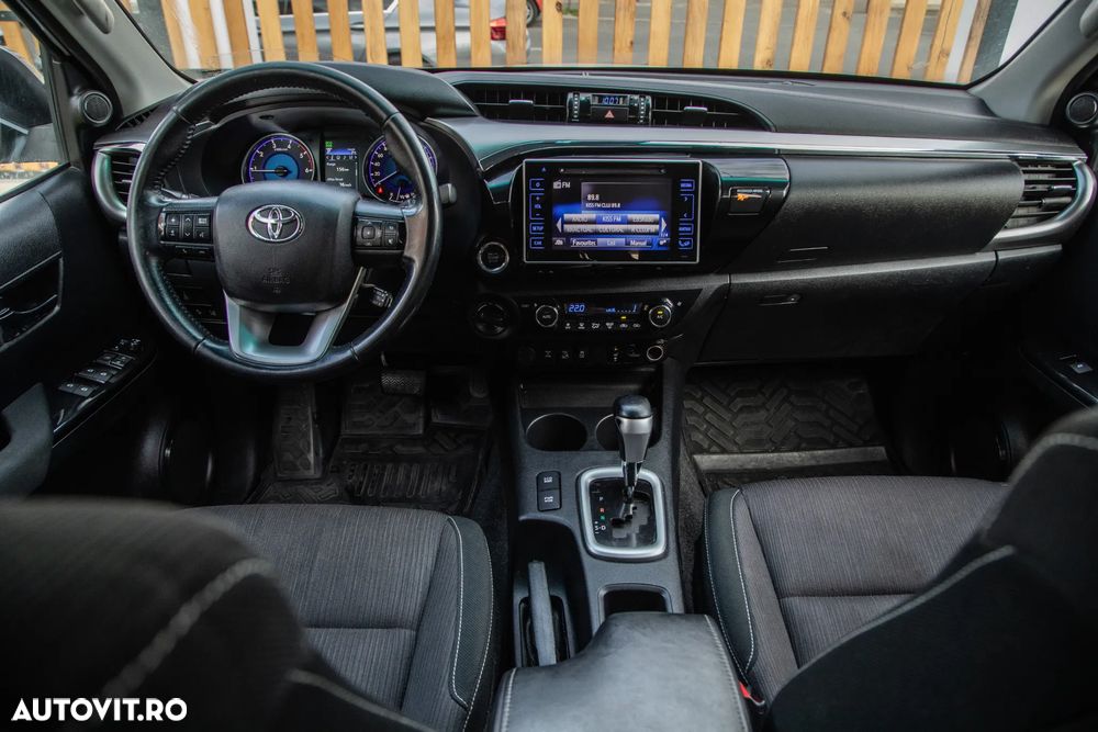 Toyota Hilux 4x4 Double Cab A/T Invincible - 11