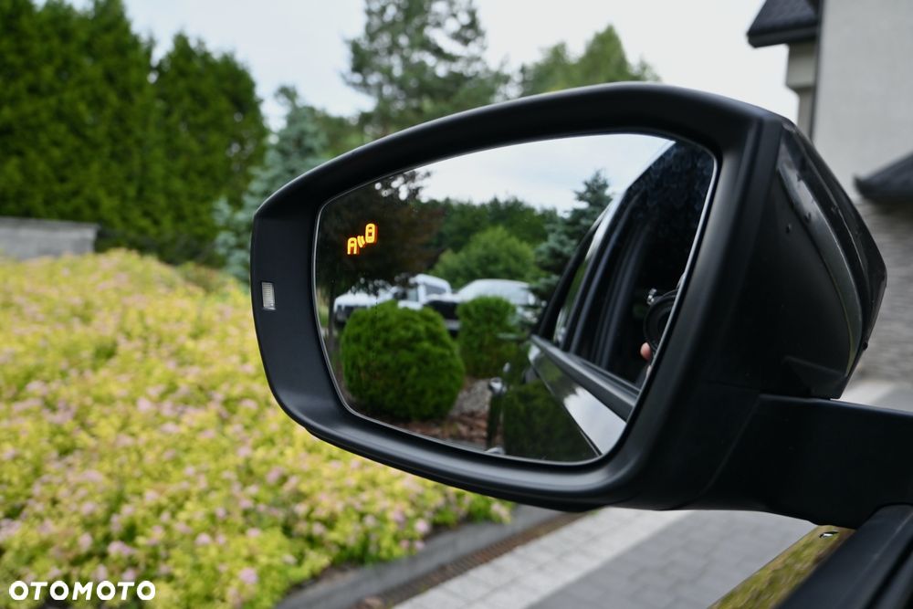 Volkswagen T-Roc 2.0 TDI SCR 4MOTION DSG R-Line - 38