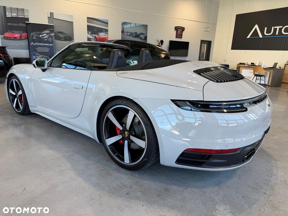 Porsche 911 Carrera 4S - 4
