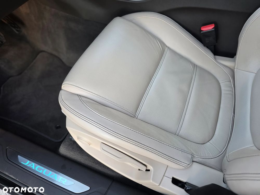 Jaguar F-Pace 2.0 i4D AWD Prestige - 25