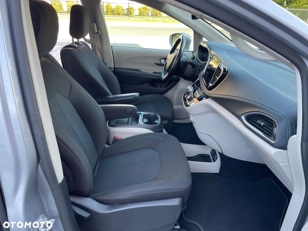 Chrysler Pacifica - 23