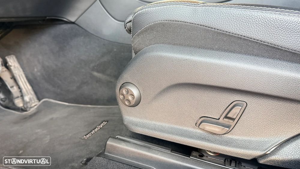 Mercedes-Benz GLC 300 e Coupe 4Matic 9G-TRONIC Avantgarde Advanced - 46