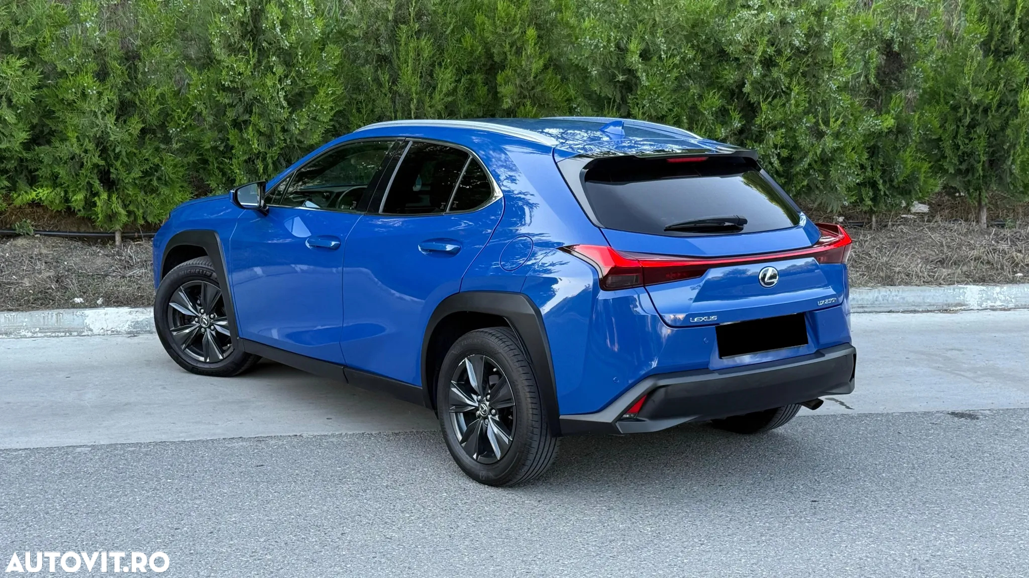 Lexus UX 250h 2.0L HEV 20H- (178 HP) 4X2 CVT Executive - 4