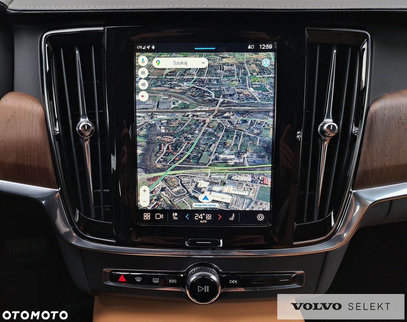 Volvo V90 Cross Country - 24