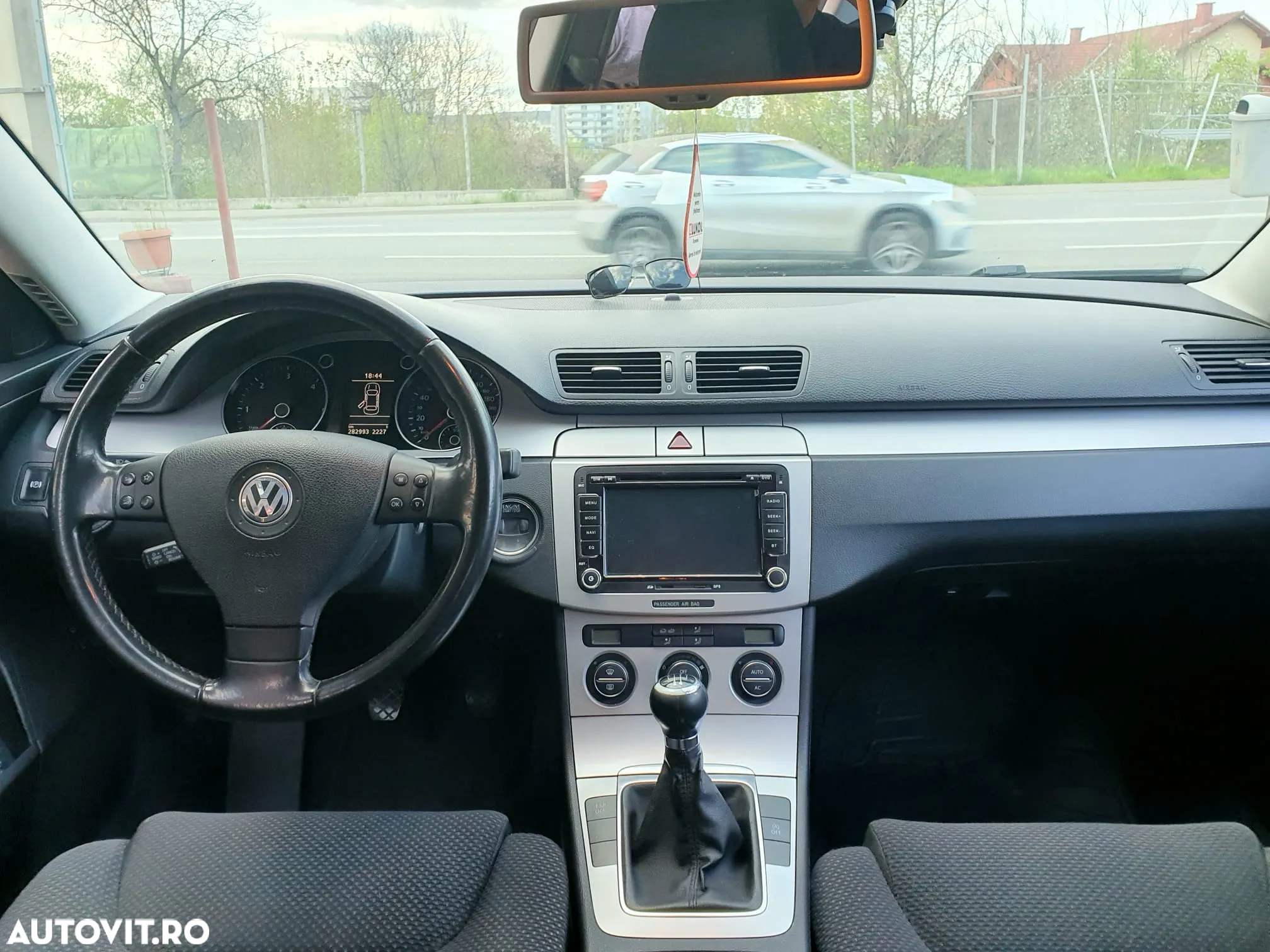 Volkswagen Passat 2.0 TDI DPF BlueMotion Technology Comfortline - 8