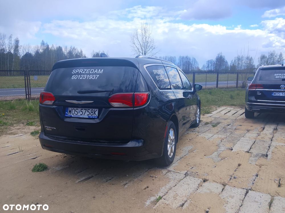 Chrysler Pacifica - 2