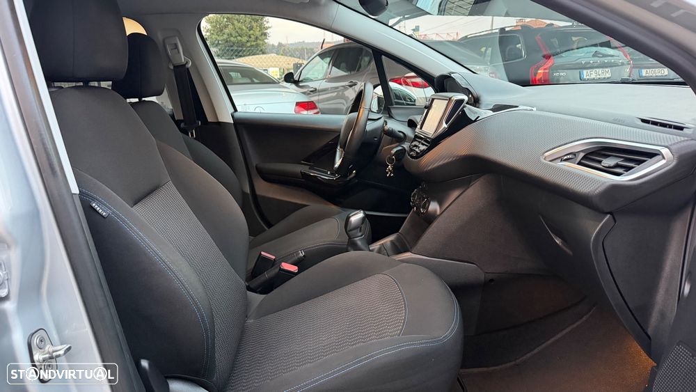 Peugeot 208 1.2 PureTech Style - 11