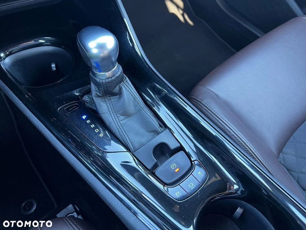 Toyota C-HR 1.8 Hybrid Neon Lime powered by JBL - 22