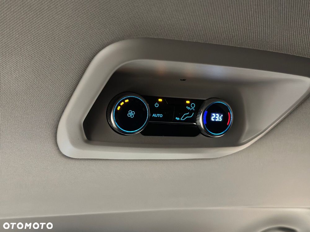 Ford Tourneo Custom - 23