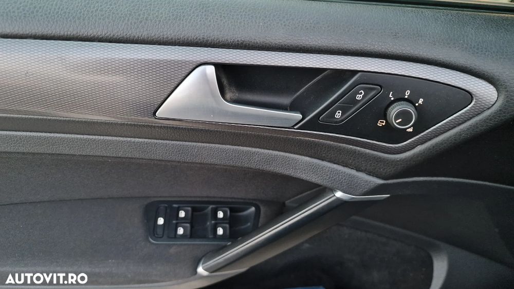 Volkswagen Golf 2.0 TDI BlueMotion Technology Lounge - 22