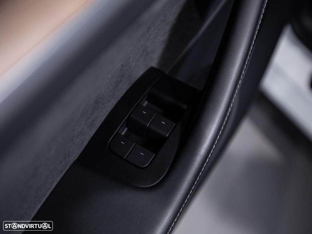 Tesla Model Y Long Range Dual Motor AWD - 18