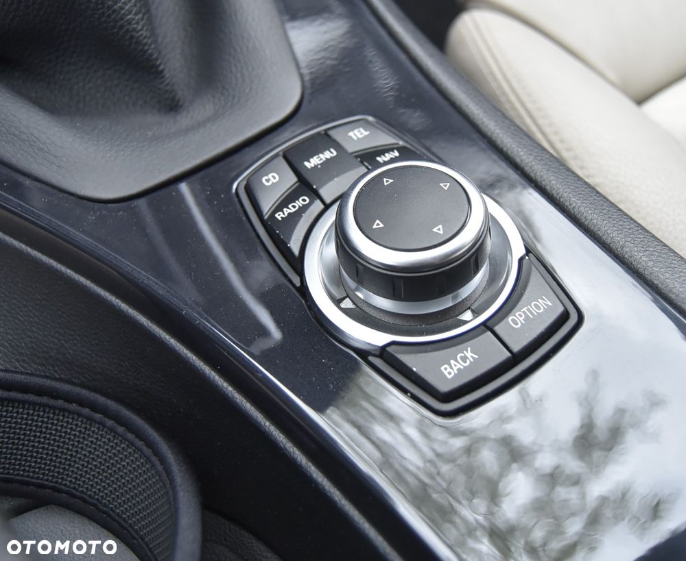 BMW Seria 3 325i xDrive Edition Exclusive - 34