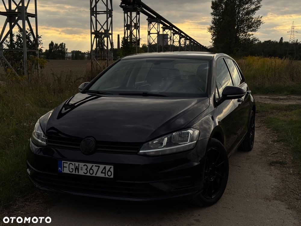 Volkswagen Golf - 1