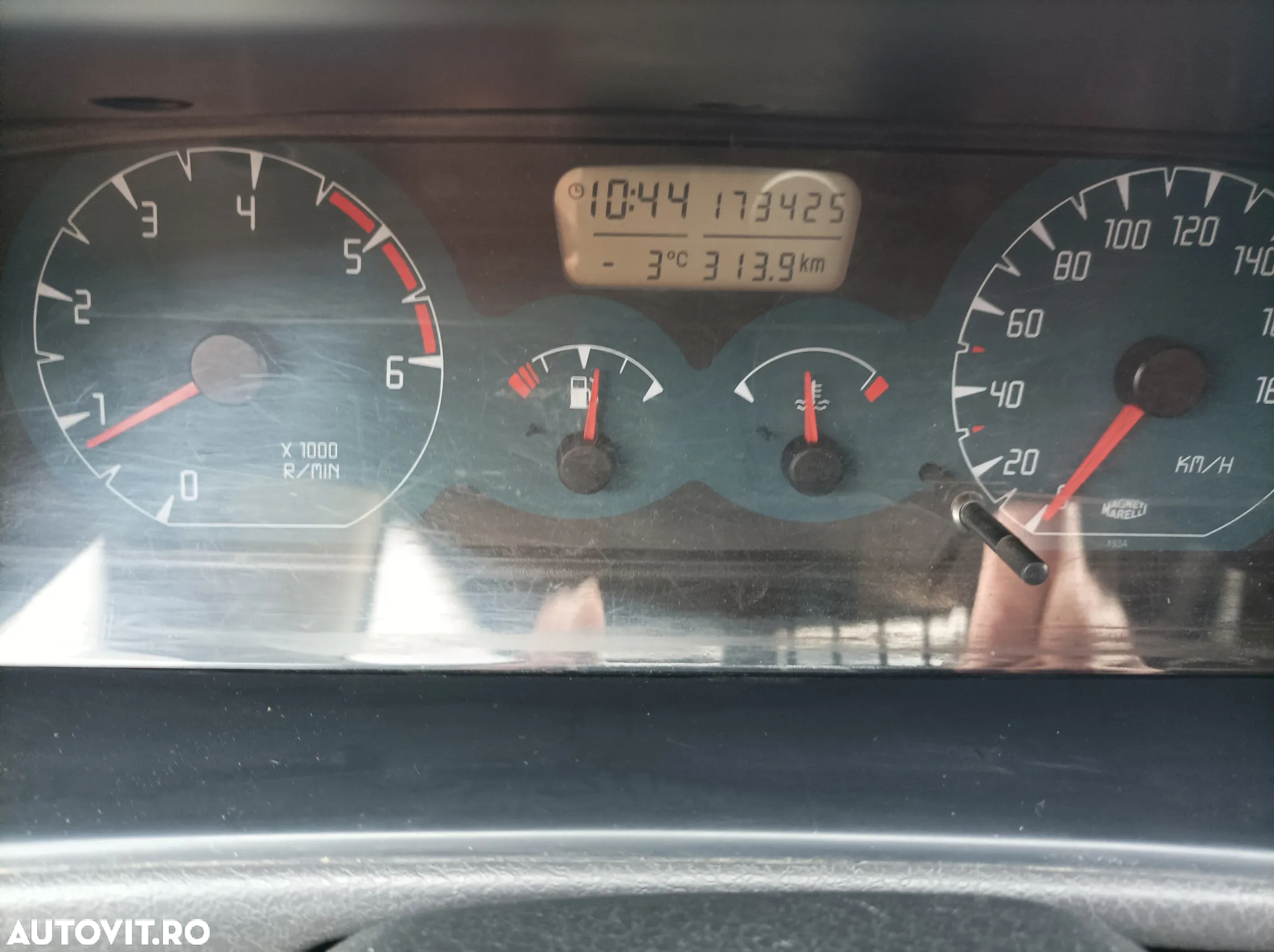 Nissan Terrano 2.7 TD Fun - 4
