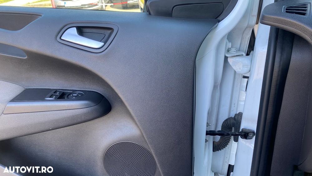 Ford Tourneo Courier - 10