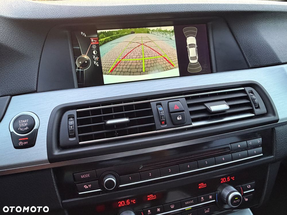 BMW Seria 5 525d xDrive - 32