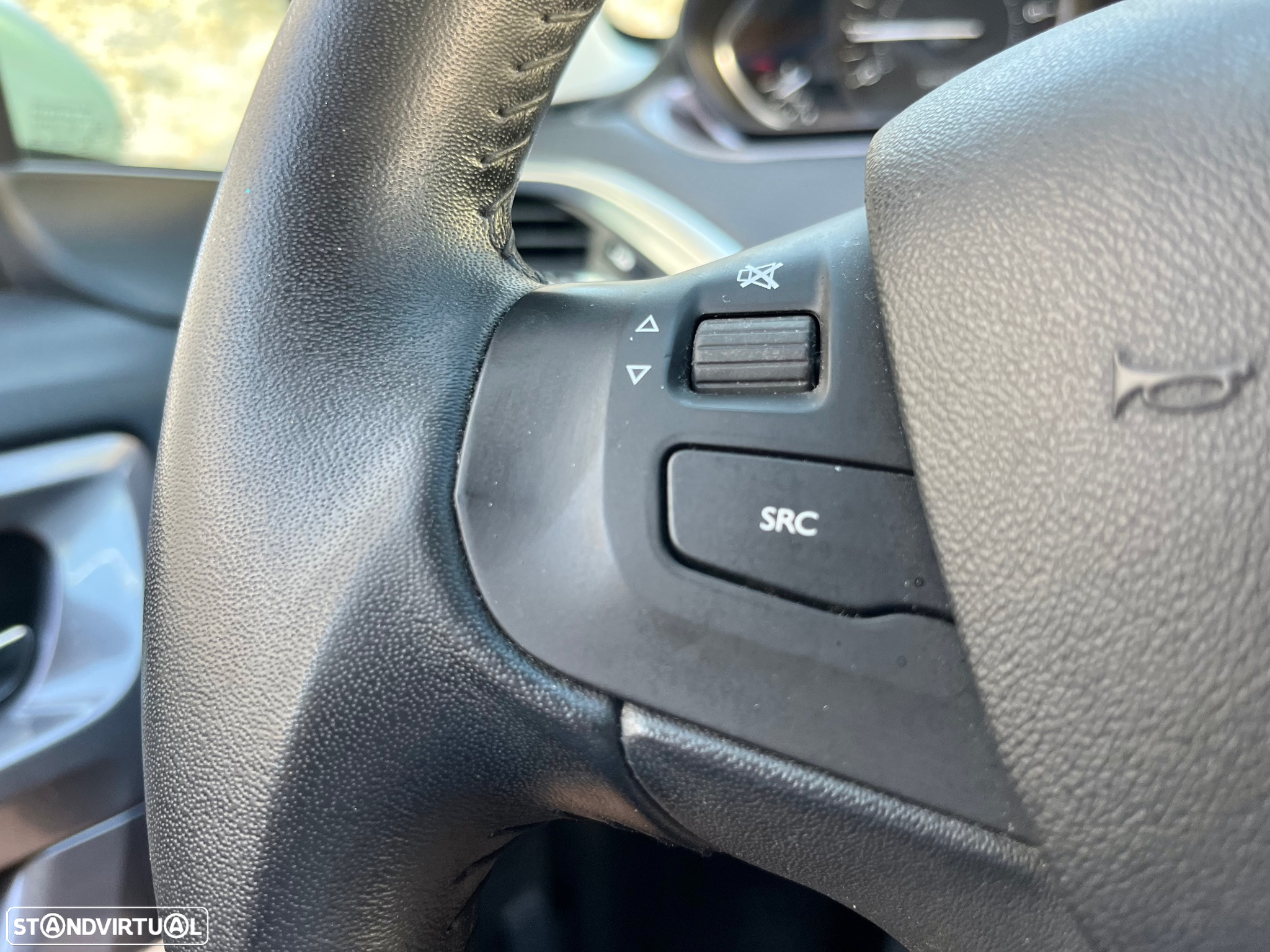Peugeot 2008 1.2 PureTech Active - 40