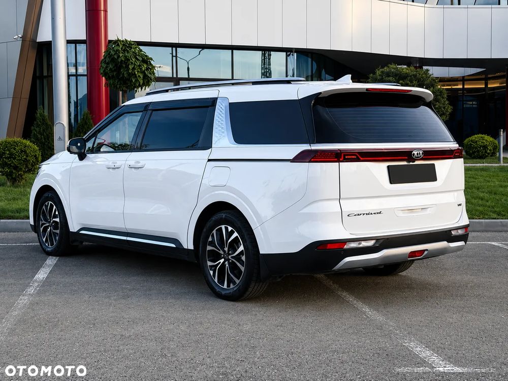 Kia Carnival - 7