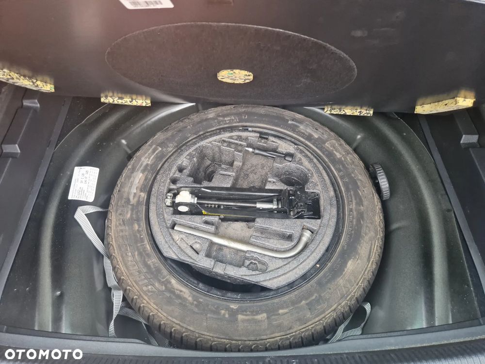 Volkswagen Golf 1.6 TDI DPF MATCH - 17