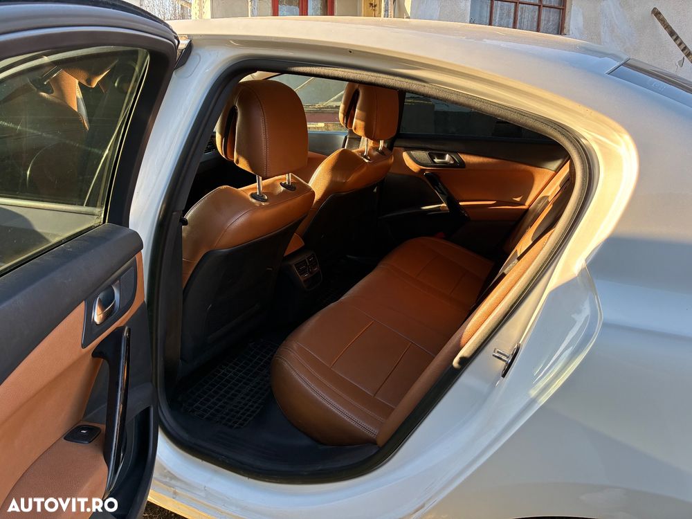 Peugeot 508 Hybrid4 - 8