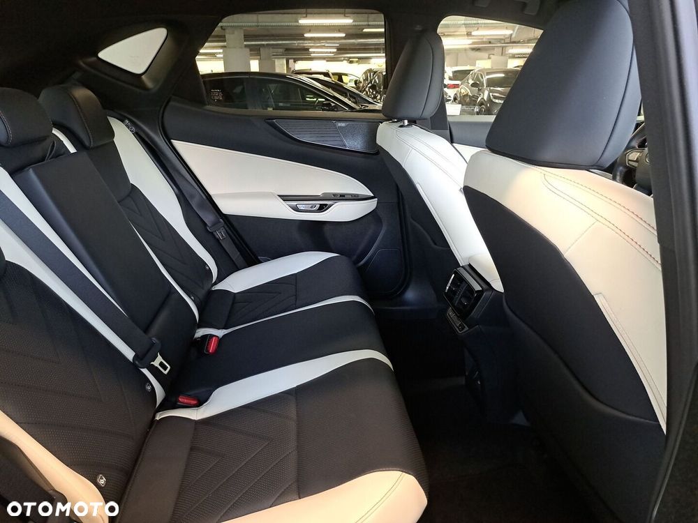 Lexus NX 350h Omotenashi AWD - 14