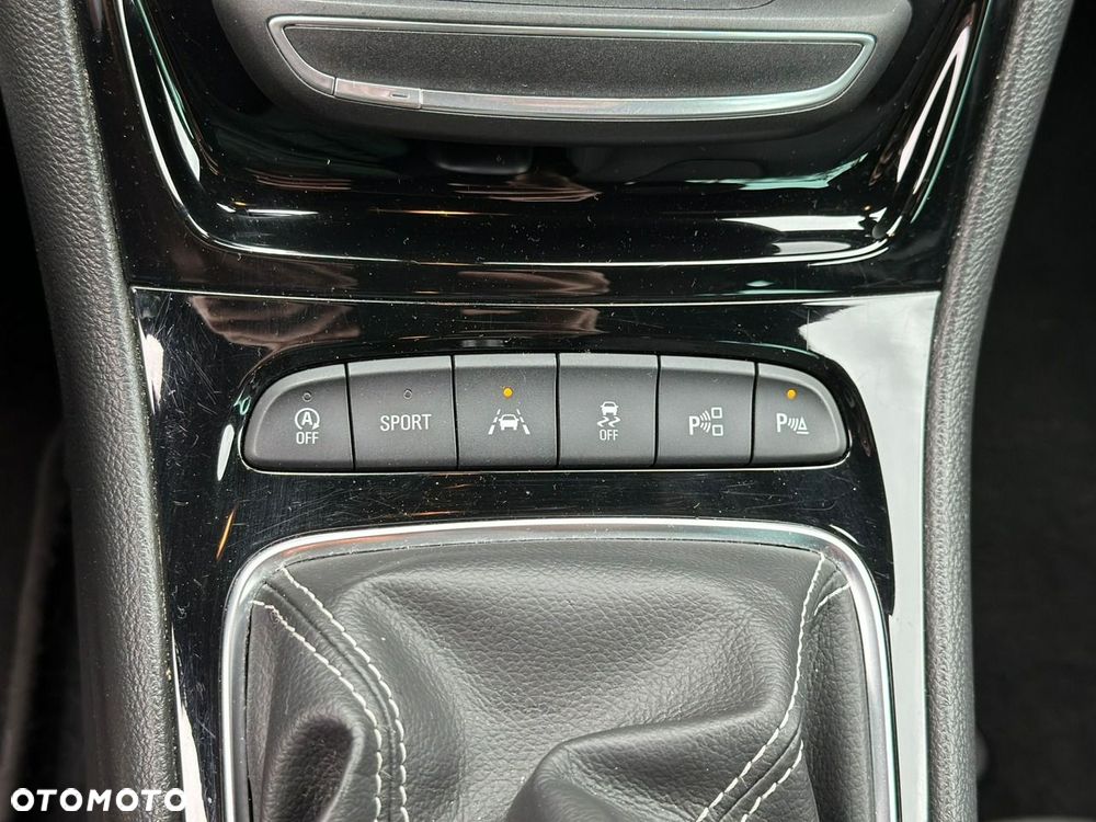 Opel Astra 1.6 Turbo Start/Stop Dynamic - 24