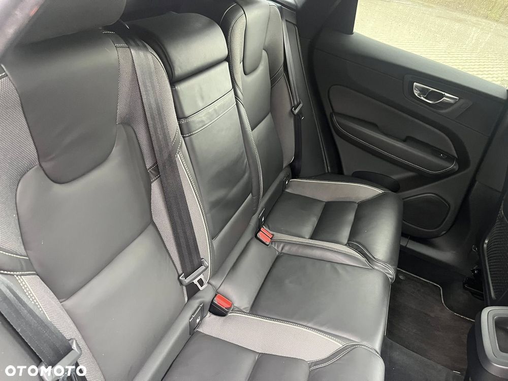 Volvo XC 60 D4 AWD Geartronic RDesign - 24