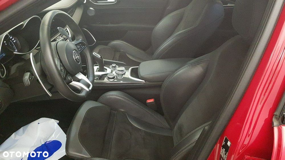 Alfa Romeo Giulia - 25