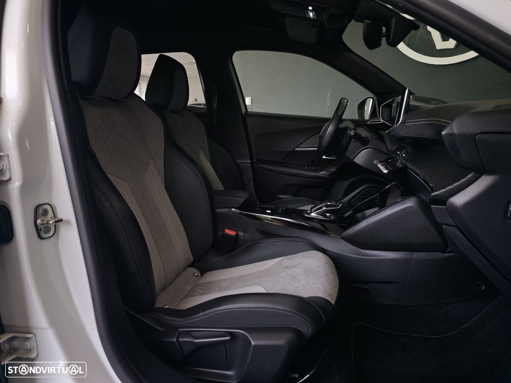 Peugeot e-2008 GT Pack - 38