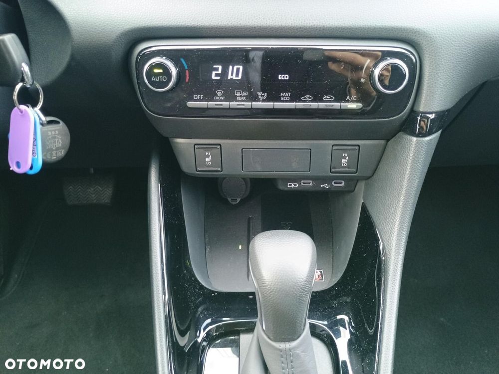 Toyota Yaris Hybrid 1.5 Style - 16