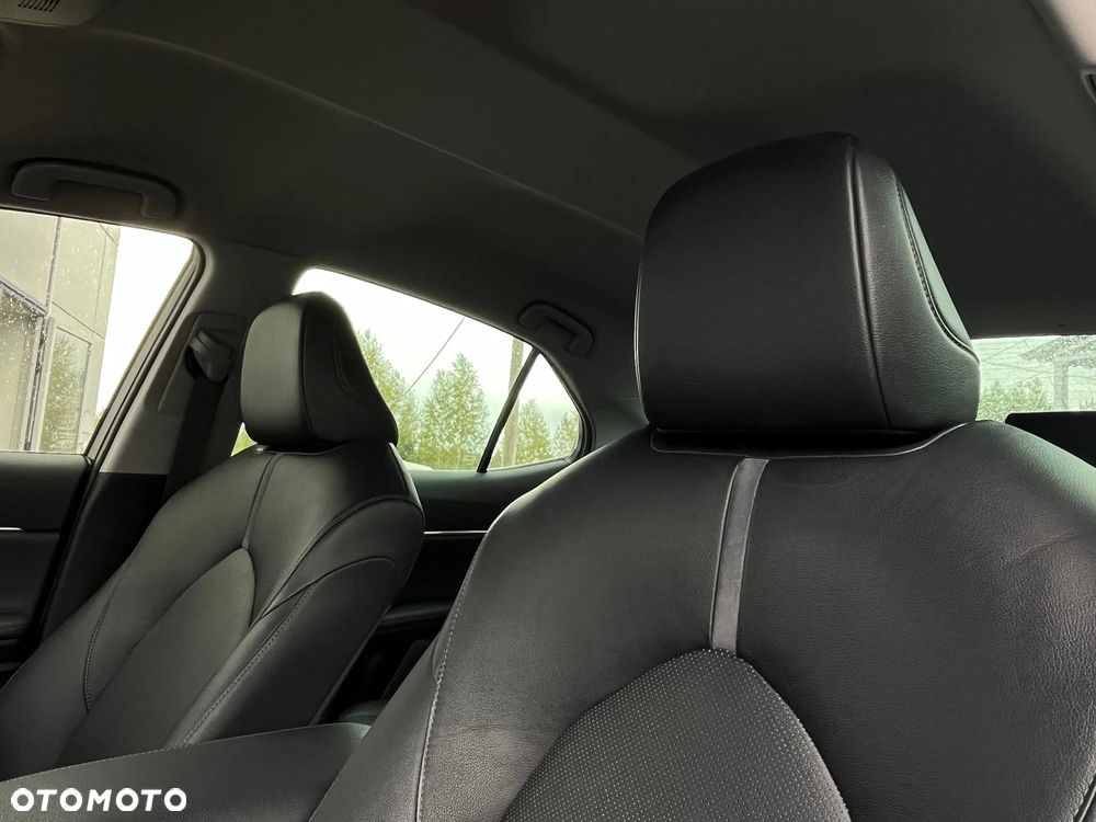 Toyota Camry 2.5 Hybrid Executive CVT - 16