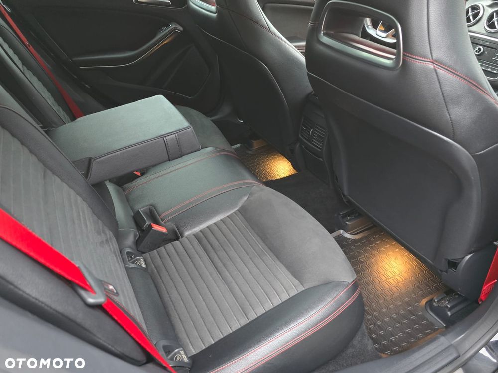 Mercedes-Benz CLA 45 AMG 4-Matic - 18