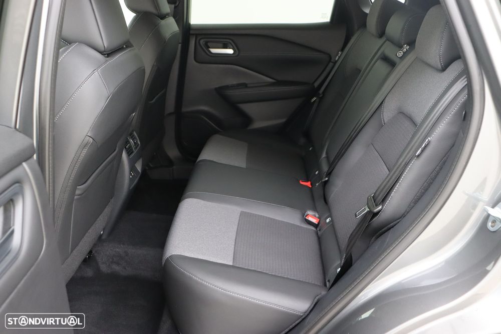 Nissan Qashqai 1.3 DIG-T N-Connecta Xtronic - 17