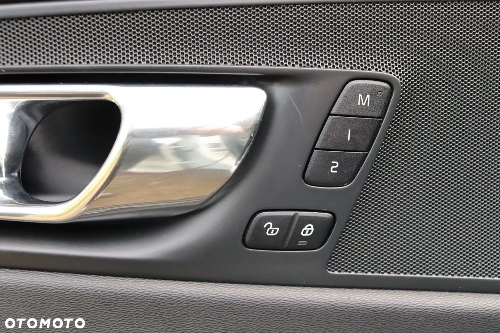 Volvo XC 60 T5 AWD Geartronic Momentum - 29