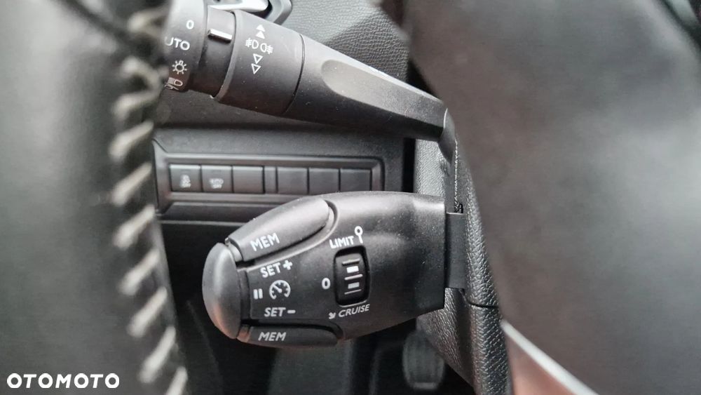 Peugeot 308 SW 1.6 BlueHDi Allure S&S - 23