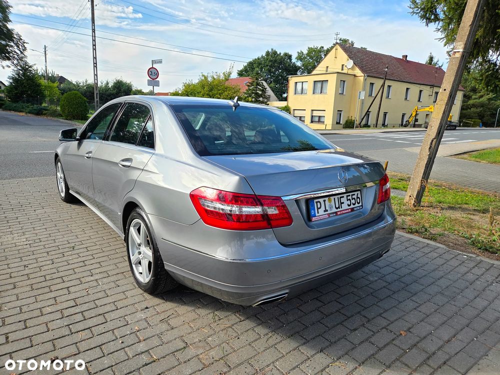 Mercedes-Benz Klasa E 200 BlueEFFICIENCY 7G-TRONIC Avantgarde - 7