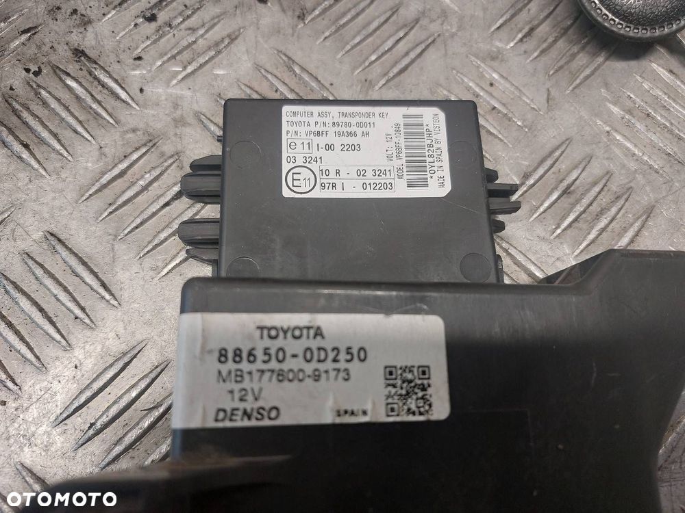 ZESTAW STARTOWY TOYOTA YARIS II LIFT 1.33 16V 89661-0DD50 82641-47020 - 3