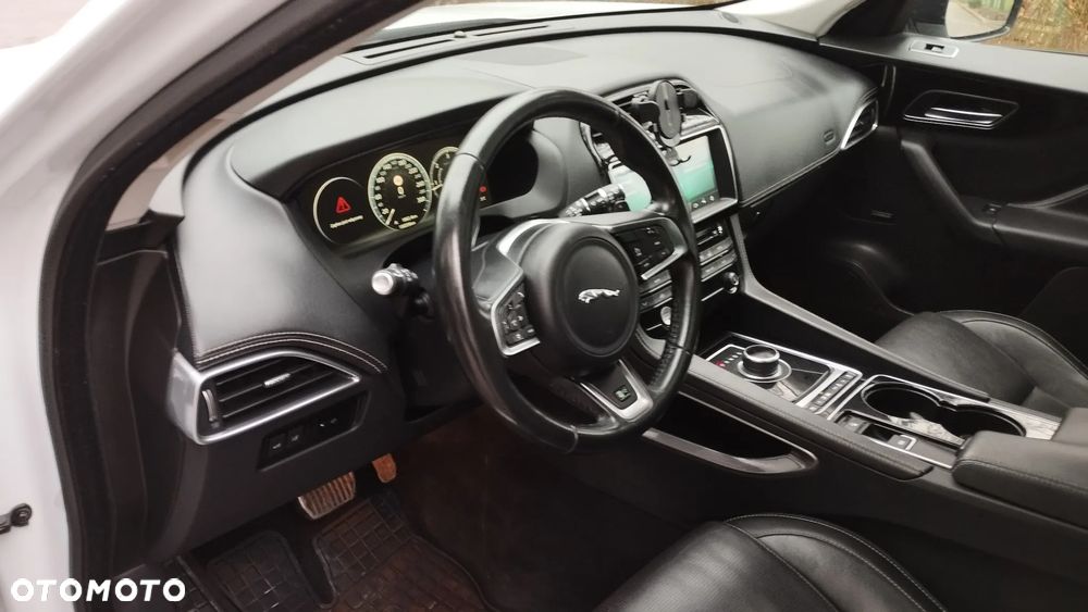 Jaguar F-Pace 2.0 i4D AWD R-Sport - 9