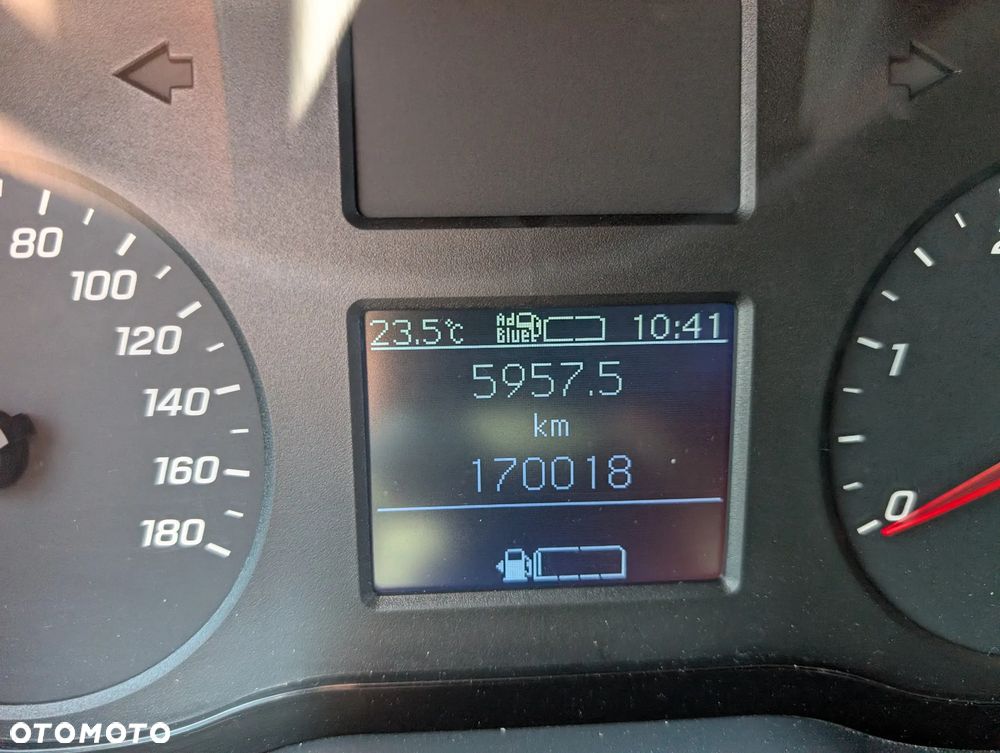 Mercedes-Benz Sprinter - 28