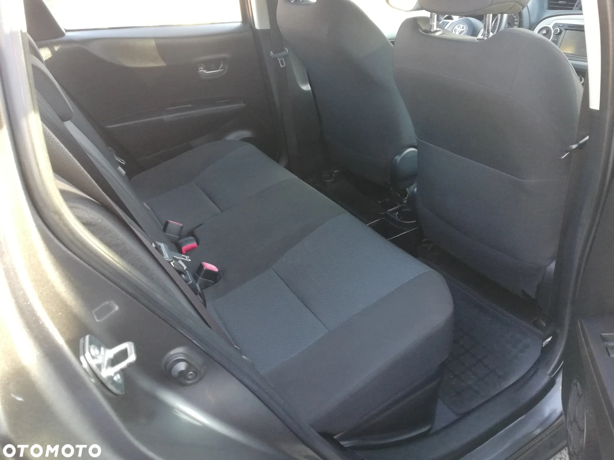 Toyota Yaris Hybrid 100 Premium - 7