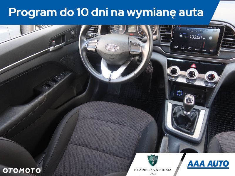 Hyundai Elantra - 9