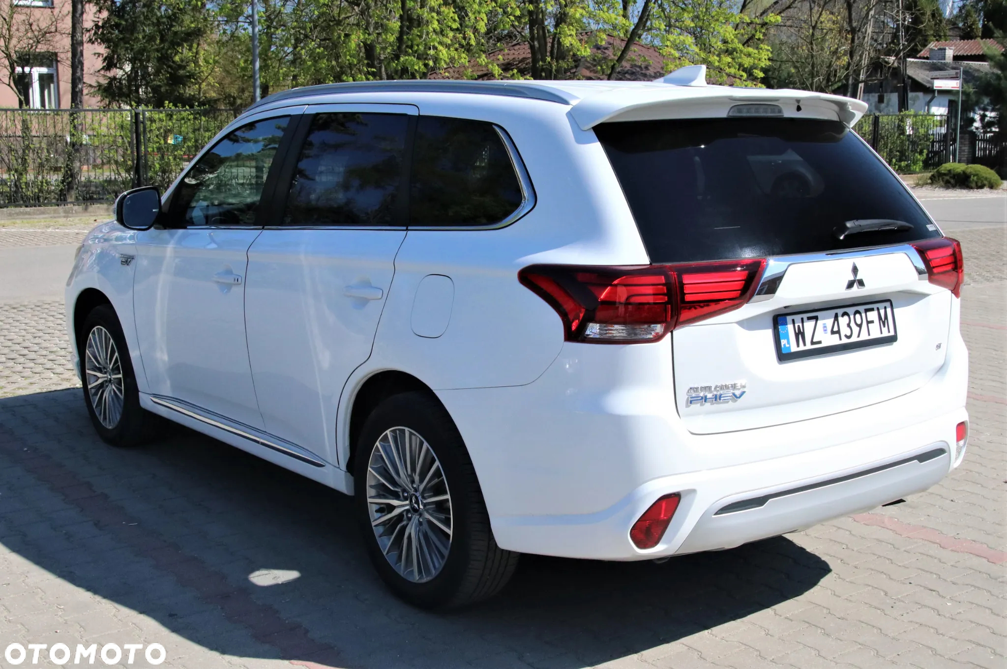 Mitsubishi Outlander 2.0 4WD Plug-In Hybrid - 8