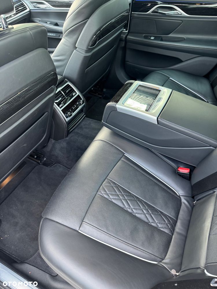 BMW Seria 7 - 8