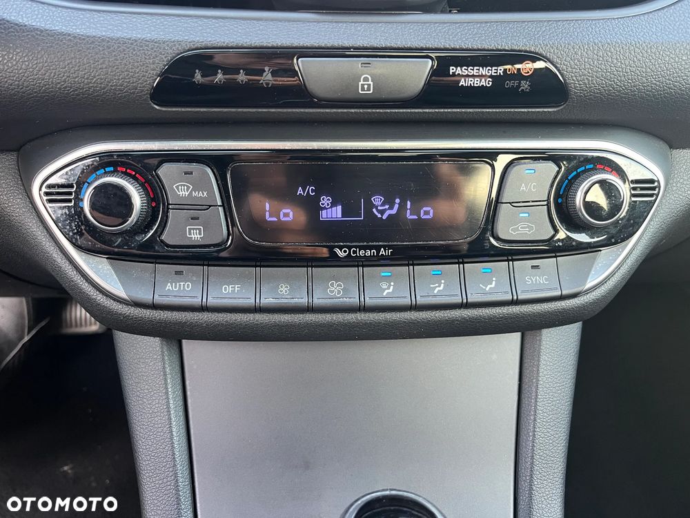 Hyundai i30 1.6 D Premiere Luxury DCT - 32